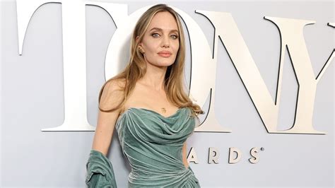 angelina jolie red carpet gowns