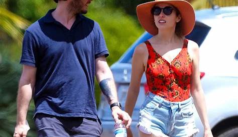 Anna Kendrick With Her Boyfriend Spends A Sweet Day In Hawaii