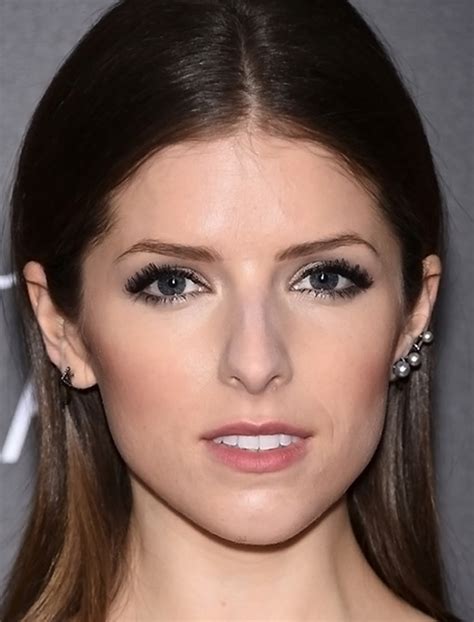 anna kendrick eye color