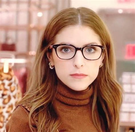 anna kendrick with glasses