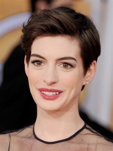 Anne Hathaway Hairstyles Short & Long Haircuts on Anne Hathaway