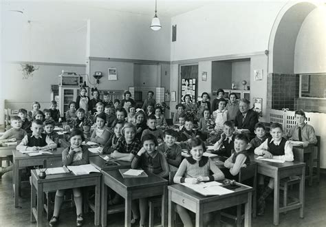 anne frank in school