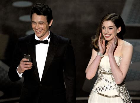 anne hathaway oscar host