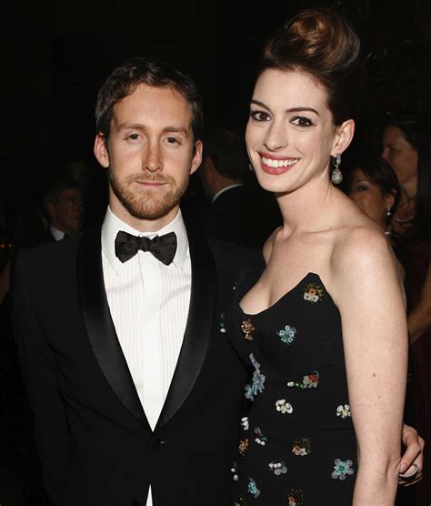 anne hathaway who dated who