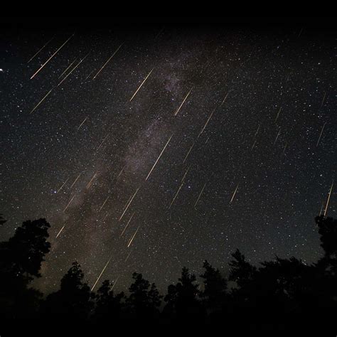 annual perseid meteor shower peak