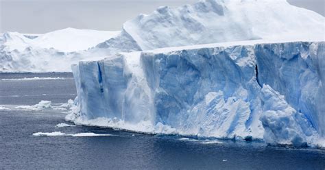 antarctica iceberg breaks off 2022