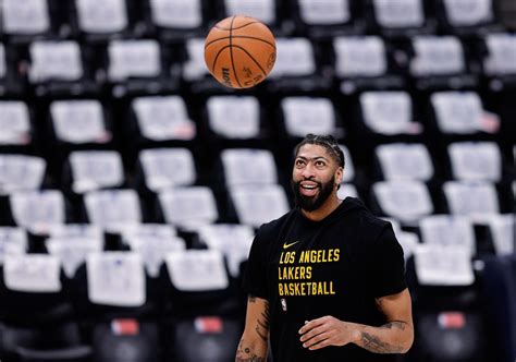 anthony davis requests trade from lakers