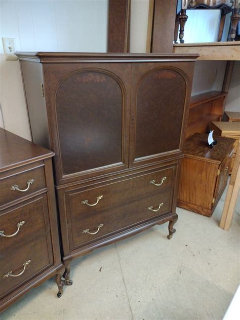 Antique Maple Bedroom Suite
