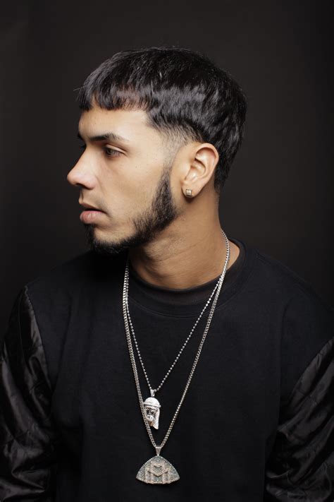 Look how Anuel AA celebrates that his hair grew back RIGHT NOW News