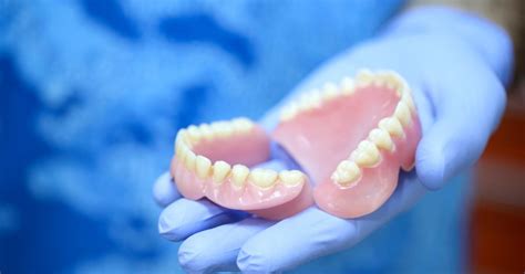 apa itu prothesa gigi