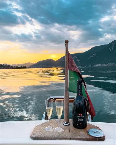 aperitivo sunset boat