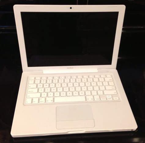 Refurbished Apple MacBook Pro 13.3" Laptop Intel i52435M 2.4GHz 4GB 500GB DVDRW MD313LL/A