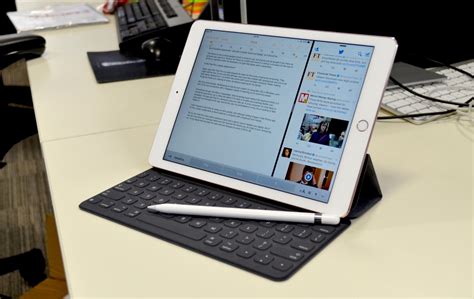 apple ipad keyboard and pen