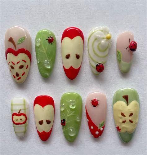 Apple Nails Robinson