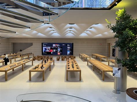 Apple Store In Aurora