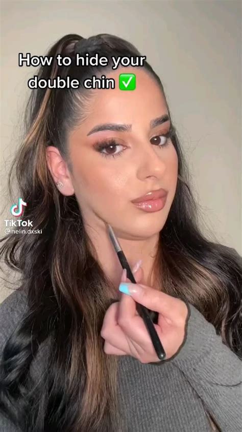 Applying Makeup To Hide Double Chin