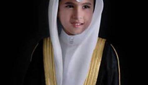 Saudi Arabesque Traditional urban men’s dress of Saudi Arabia