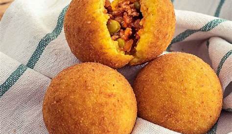 What are Arancini ? Trying Arancini in Palermo / Sicily