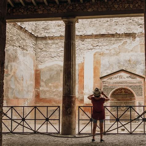 archaeologist guide pompeii