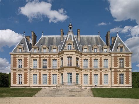 Château du XIXème siècle de style Louis XIII en Ile de France , lieu de