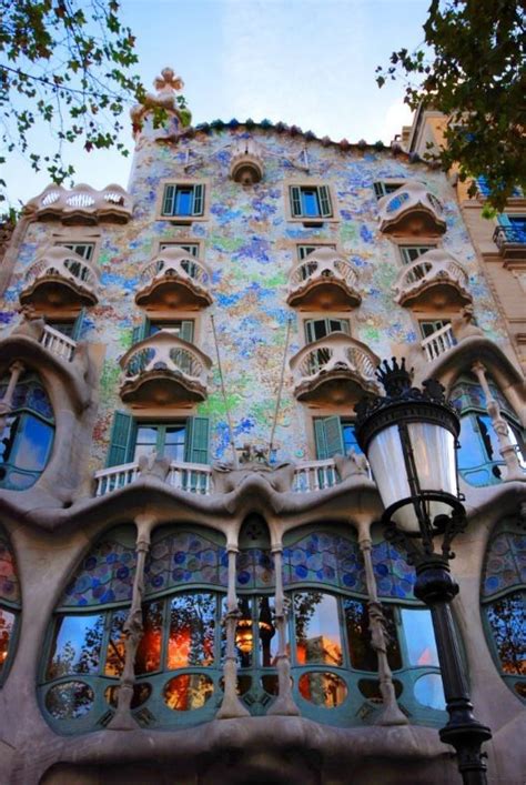 architecture to see in barcelona
