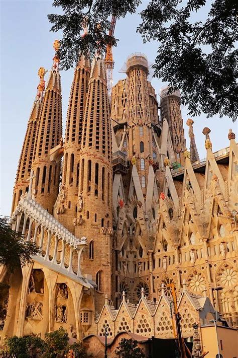 architecture tour of barcelona