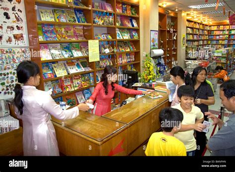 are hoa - a vietnamese bookstore