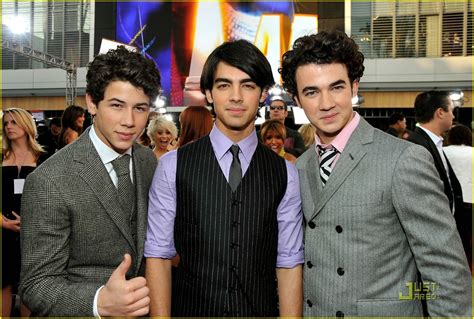 are jonas brothers american