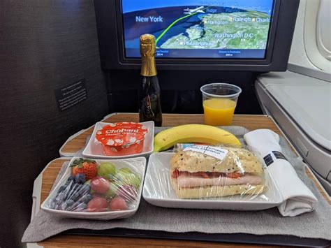 are meals served on american airlines flights