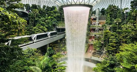 are there sleep pods at changi airport