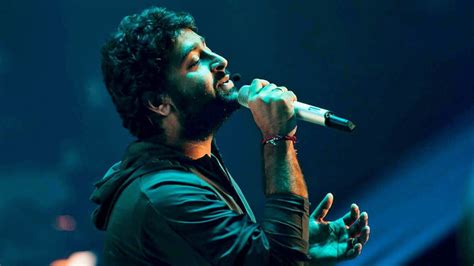 arijit singh singing image