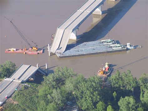 arkansas river boat hits bridge