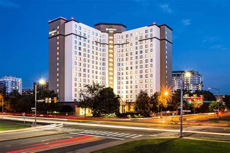 arlington virginia hotels near metro subway