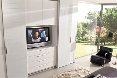 armadio camera da letto con tv mondo convenienza