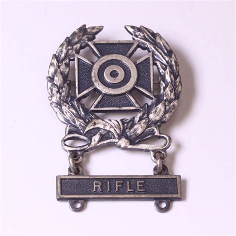 Expert Marksmanship Badge Army Pin WWII Recoilless Rifle