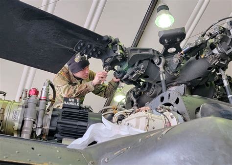 army helicopter mechanic school