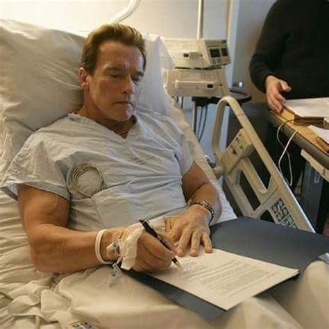 arnold schwarzenegger knee surgery