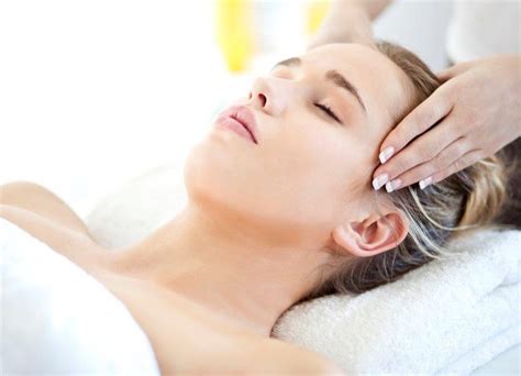 Aromatherapy Facial Massage