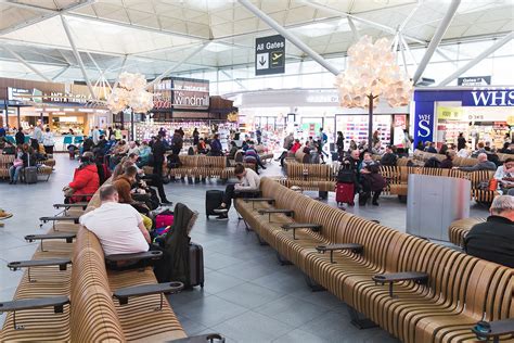 arrivals and departures lounge