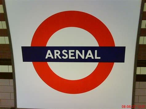 arsenal football ground tube station