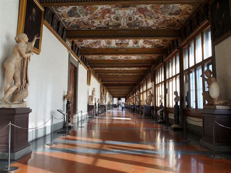 art inside uffizi gallery