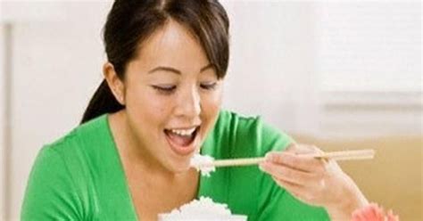 14 Arti Mimpi Makan Nasi Menurut Primbon dan Tafsir Islam Lengkap