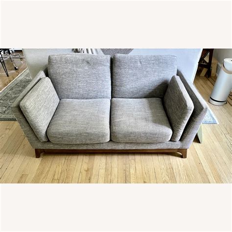 article loveseat