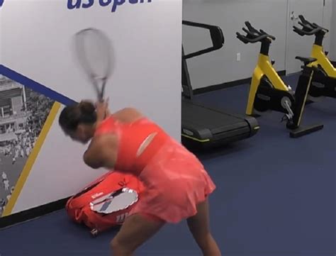 aryna sabalenka destroys racket