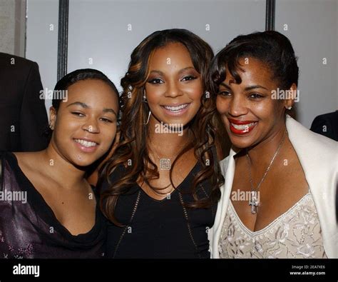 ashanti mom and sister