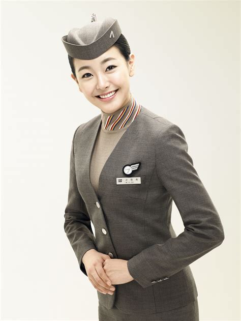 asiana airlines flight attendant