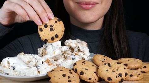 asmr chocolate chip cookies