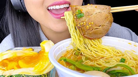 asmr eating noodles so fast