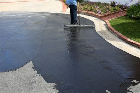 asphalt driveway sealing companies