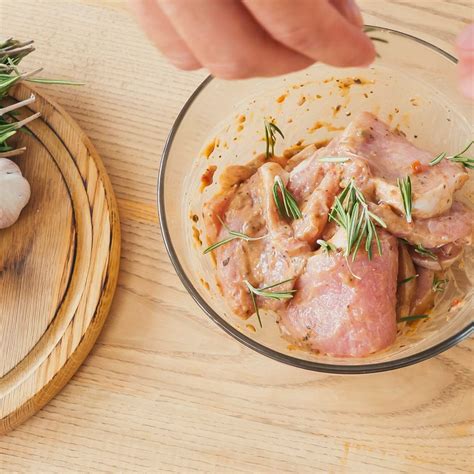 Assaisonner les filets de poulet